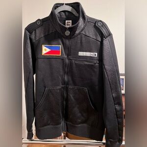 The North Face Adventures Jacket Size
Medium